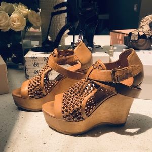 Juicy Couture Bundy Sandals